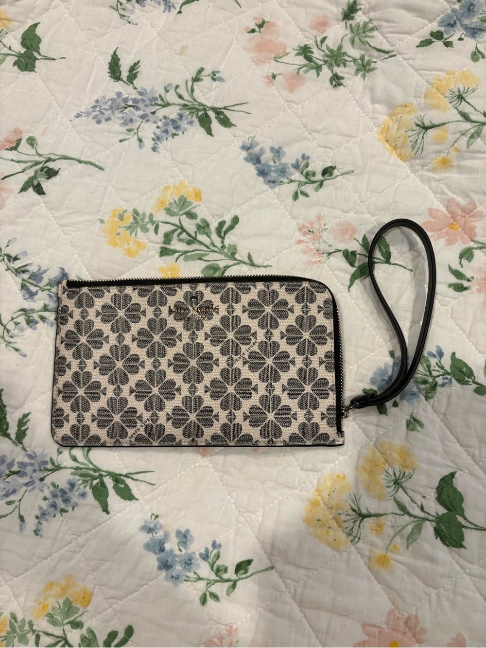 Kate Spade Floral Pattern Wristlet Clutch - Black/White